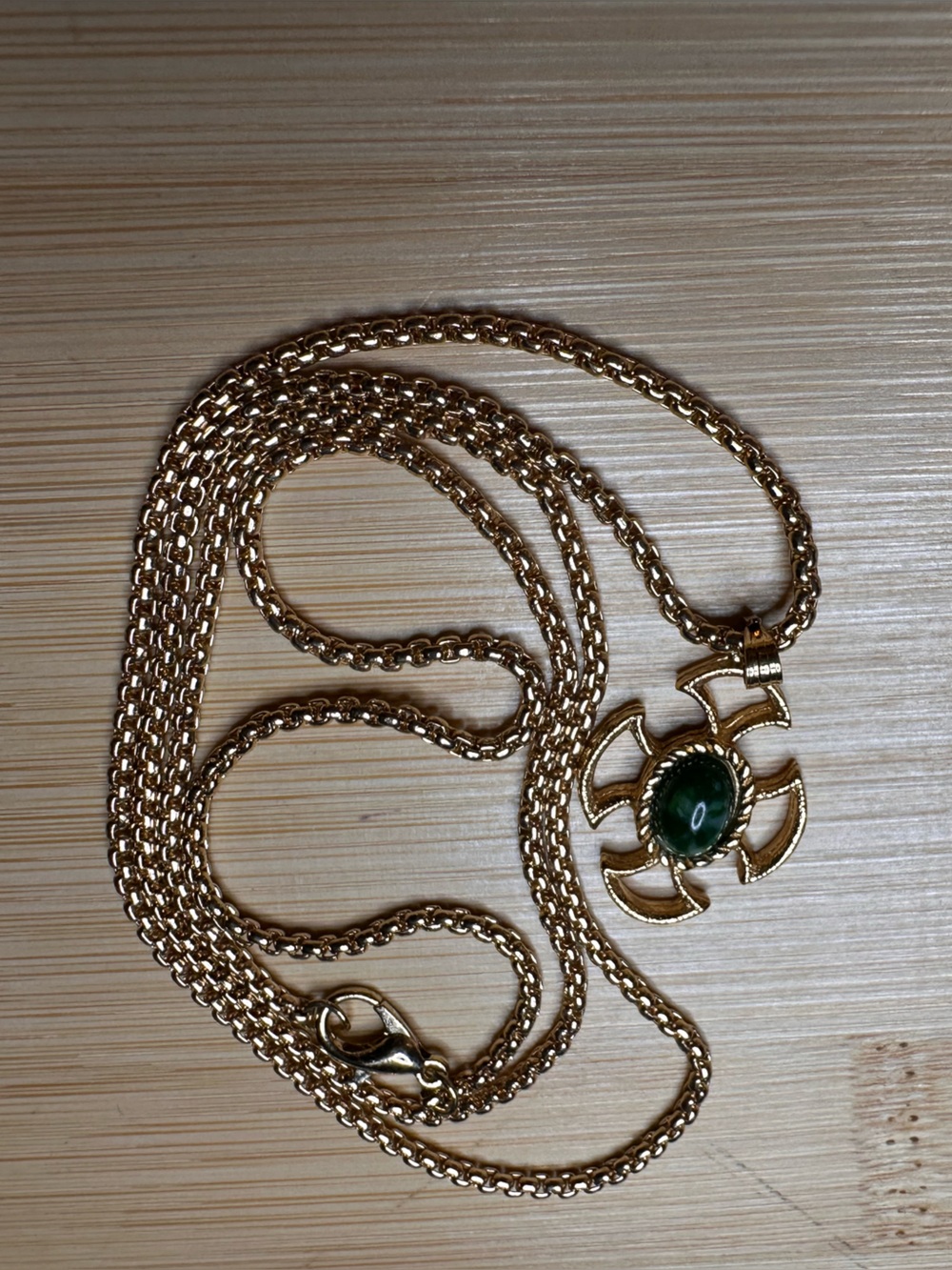 Vintage Avon 1973 "Baroness" Collection Pendant Necklace on 24” chain - Picture 6 of 9